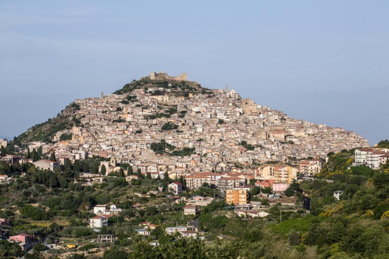 Agira Sopra La Piazza 빌라 외부 사진